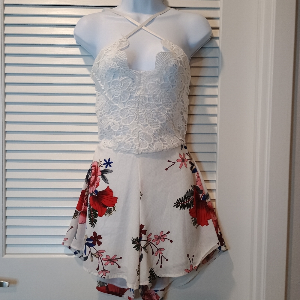 White Floral Lace Halter Romper Brand Unknown Size Small